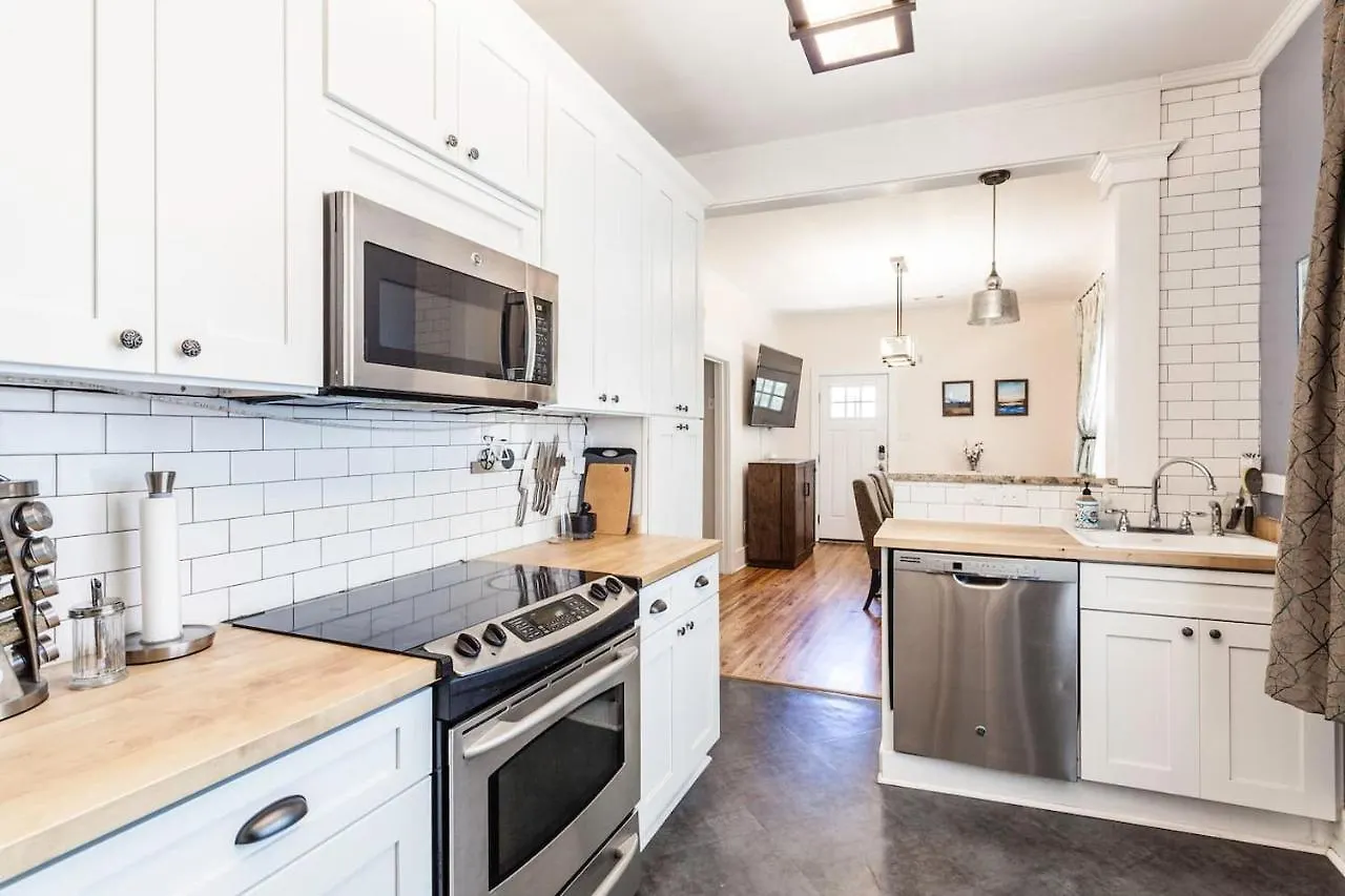 Renovated 3/2 * Craftsman Home * Perfect Location Memphis Dom wakacyjny